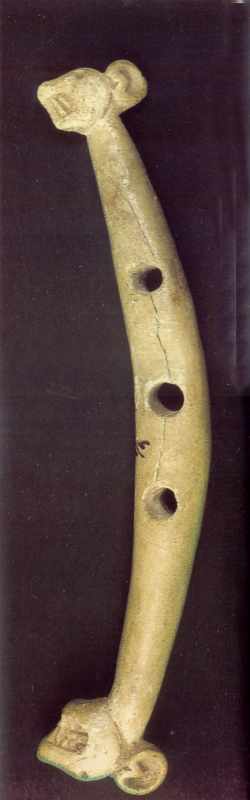 Псалій з вирізьбленими головами пантер