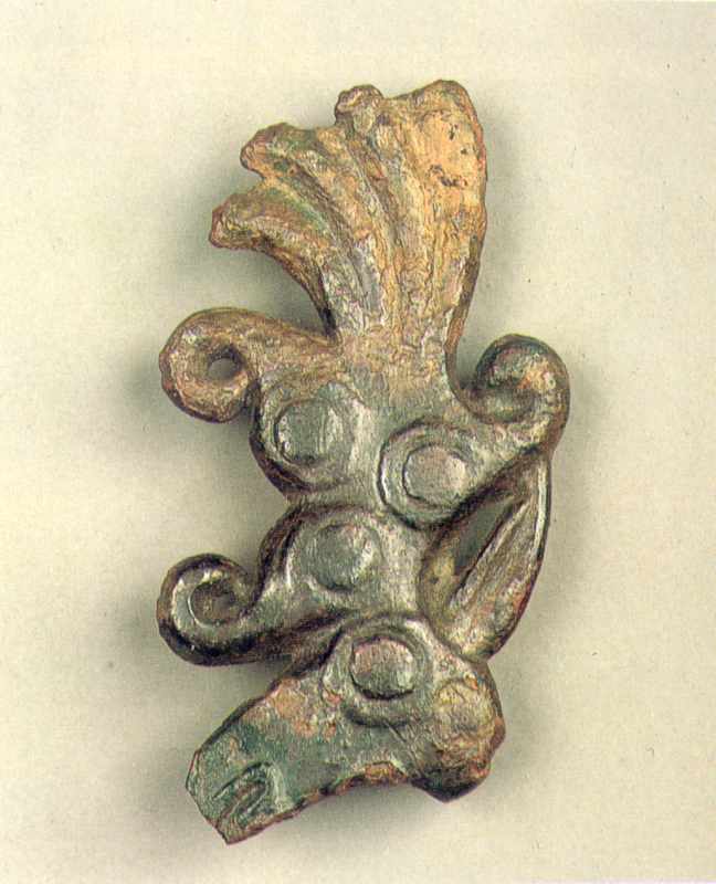 Пластина вуздечки у формі голови оленя з рогами, розміщеними окремо (вони… Пластина вуздечки у формі голови оленя