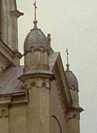 Фронтон бічного рукава