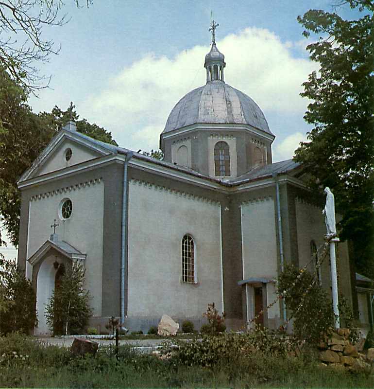 B. Inne obiekty sakralne istniejące na terenie parafii:. C. Cmentarze: Церква Собору богородиці