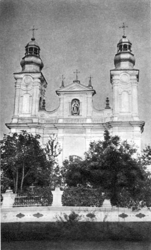 Костел. Головний фасад