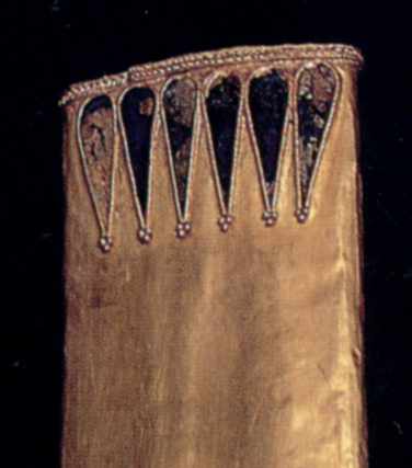 Орнамент з емаллю