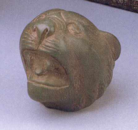 Прикраса мебелі у формі голови пантери