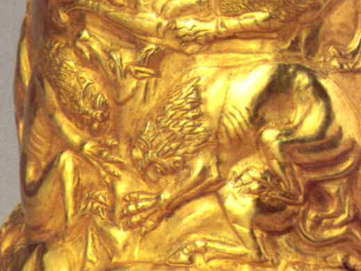 Ярус 3: два леви теразють коня