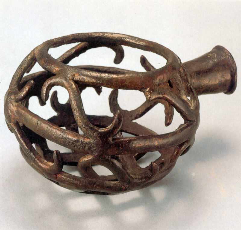 Черпак Скіфія. 4 ст. до н.е. Срібло. Діаметр отвору 3.1 см, висота 8.3 см. … Черпак