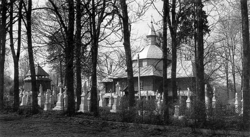 Світлина І. Синкальського 1992 р. Джерело: Слободян В. Церкви України:… Церква Різдва богородиці