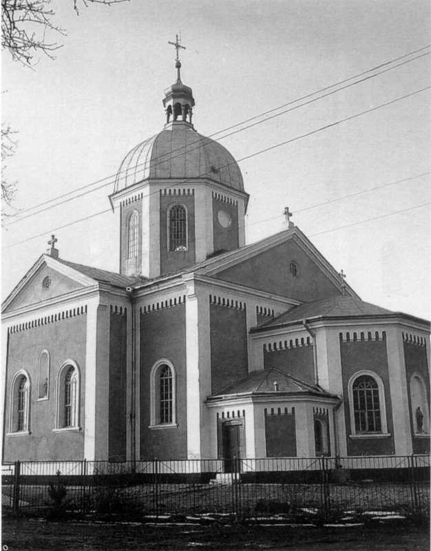 Світлина І. Синкальського 1992 р. Джерело: Слободян В. Церкви України:… Церква св.Параскеви