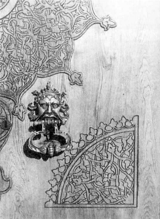 Фрагмент дверей головного входу