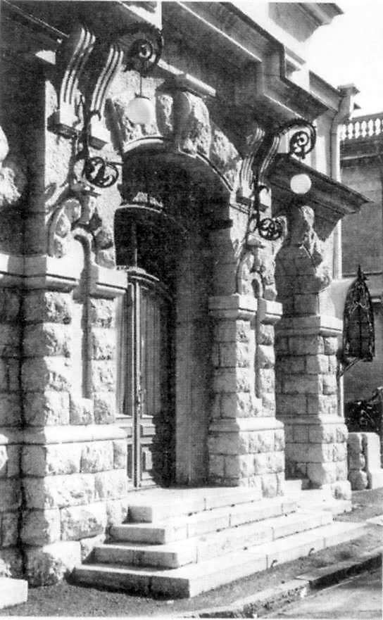 Головний вхід