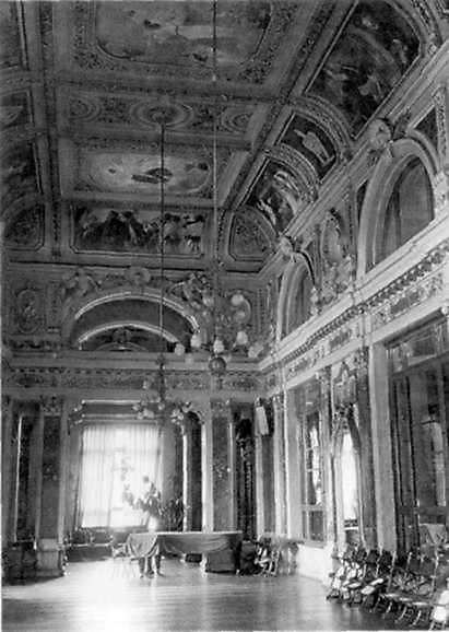 Фойє 2 ярусу