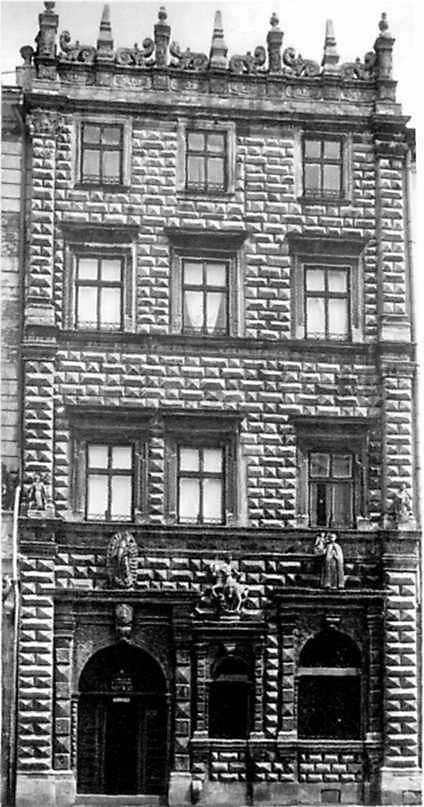 Головний фасад