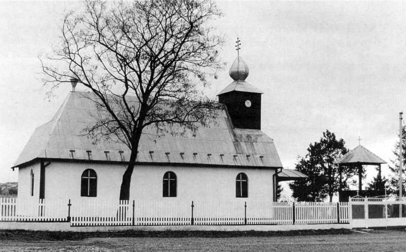 Барвінок. Церква св. Кирила і Мефодія, 1992 р. Світлина 1997 р. Джерело:… Церква св. Кирила і Мефодія