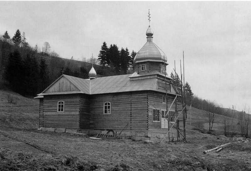 Розтока. Церква Введення пр. богородиці, 1996 р. Світлина 1996 р. Джерело:… Церква Введення (нова)