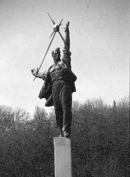 [2003 р.] Скульптура на південному…