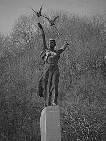 [2003 р.] Скульптура на північному…