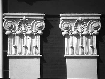 [2003 р.] Ліплений декор на головному…