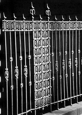 [2003 р.] Огорожа