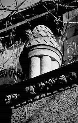 [2003 р.] Деталь оздоблення фасаду