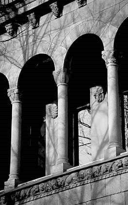 [2003 р.] Деталь оздоблення фасаду (3)