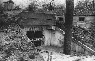 1943 р. Споруда на території табору