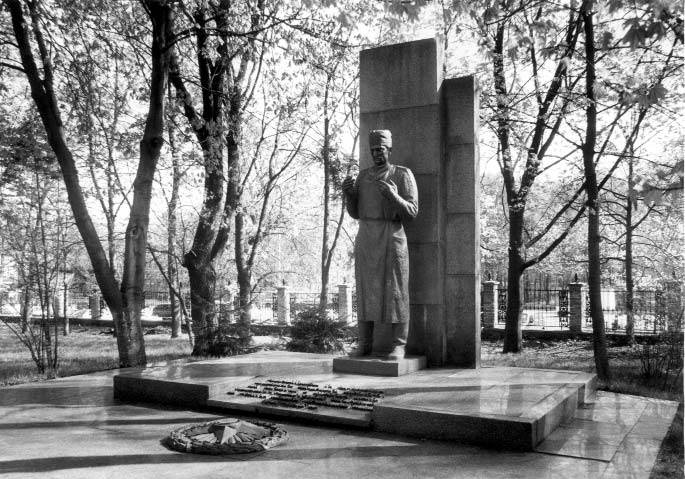 407. Пам’ятник співробітникам і студентам Київського медичного інституту,… 2003 р. Звід пам’яток Києва