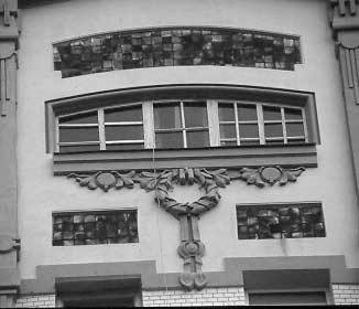 [2003 р.] Оздоблення верхньої частини…