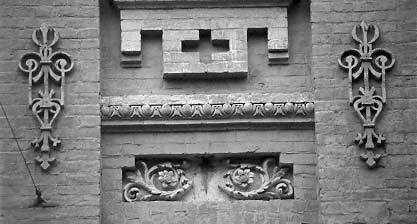 [2003 р.] Фрагмент оздоблення фасаду (2)