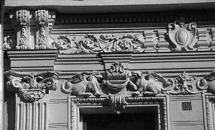 [2003 р.] Фрагмент оздоблення фасаду