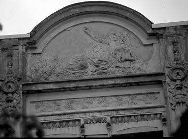 [2003 р.] Вінцевий фронтон