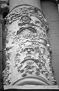 [2003 р.] Оздоблення напівколон…