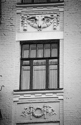 [2003 р.] Фрагмент оздоблення фасаду…