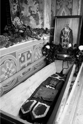 [2003 р.] Кипарисова труна…