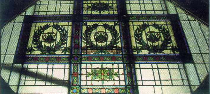 Вул. М. Гоголя, 1 1911-1913 pp., архіт. З.Брохвіч-Левинський Класичний… Вітражний плафон