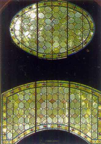 Вітражі надбрамні