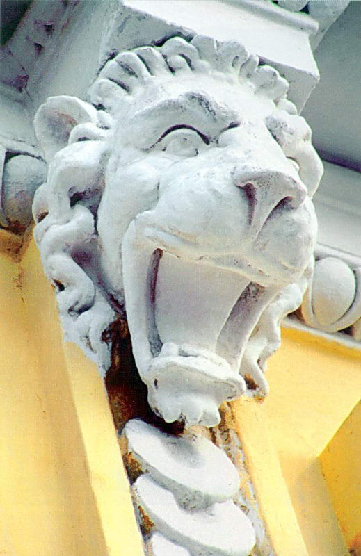 2004 р. Маскарон