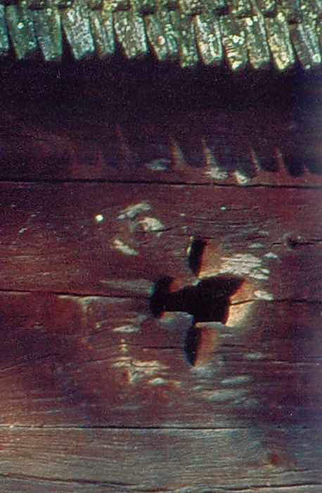 Вікон у формі хреста