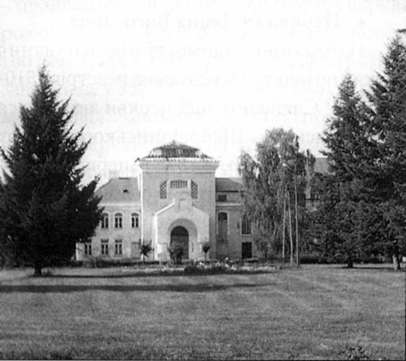 Ймовірно, що монастир в цьому селі був заснований ще в князівські часи і… Монастир Покрови