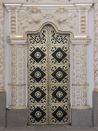 Головний вхід