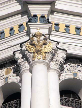 Фрагмент фасаду четвертого ярусу