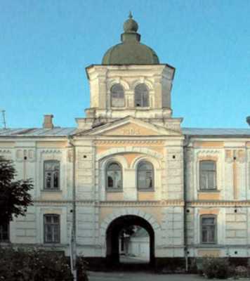 Центральна частина західного фасаду