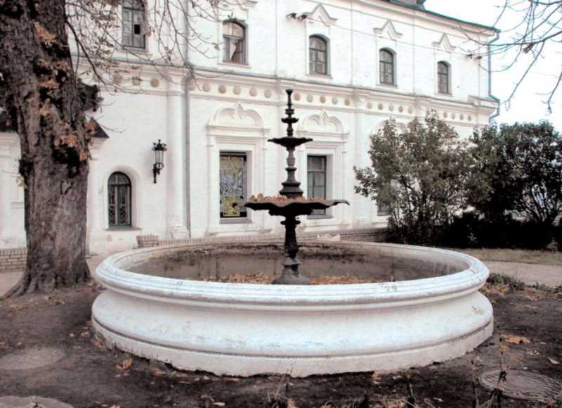 489.1.14.1. Фонтан, кін. 19 – 21 ст. (архіт.). На верхній території Лаври, у… 2011 р. Звід пам’яток Києва