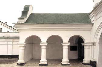 Галерея входу