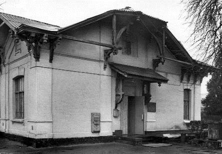 Бічний фасад