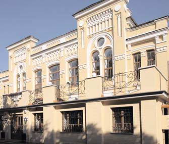 Головний фасад