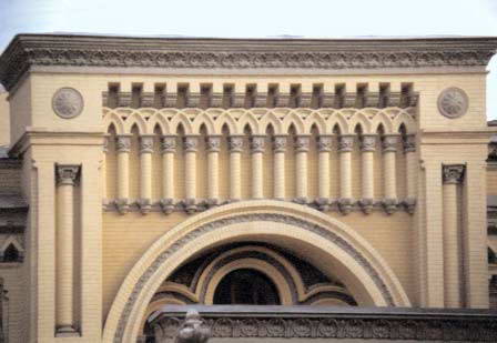 Аркатурно-колончастий пояс