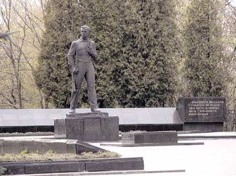 Скульптура ополченця