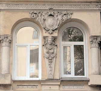 Вікна 2-го поверху (№ 20)