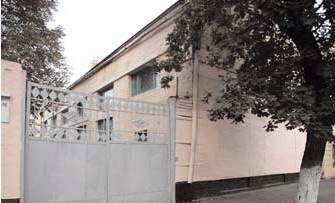 Фрагмент дворової будівлі