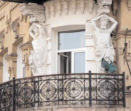 Нарежний балкон 2-го поверху