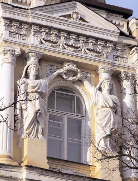 Фрагмент 4-го поверху головного фасаду…